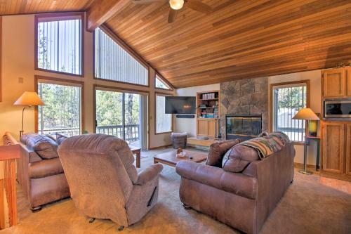 Pet-friendly Sunriver Home Hot Tub And 8 Sharc Passes