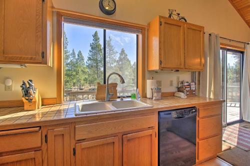 Pet-friendly Sunriver Home Hot Tub And 8 Sharc Passes