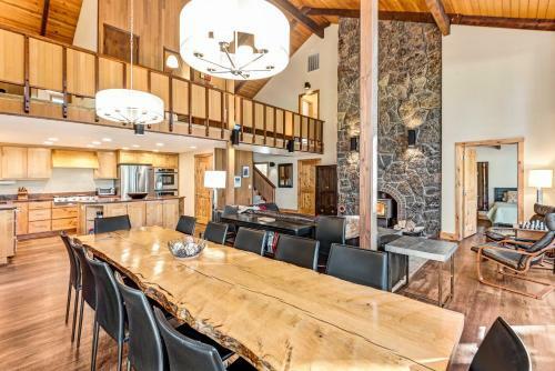 Aspen Lodge - Large Deck, Hot Tub & Fairway View Home