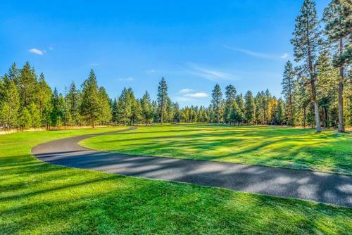 Aspen Lodge - Large Deck, Hot Tub & Fairway View Home