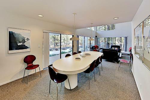 Streamline Moderne Estate With Private Hot Tub Home