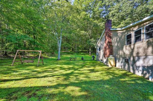 Beach Lake Cabin On Delaware River With Sunroom!