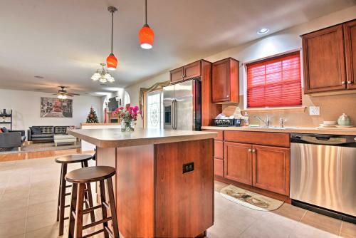 Poconos Home With Game Room, Fireplace, Deck And Hot Tub!