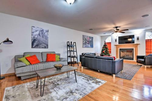 Poconos Home With Game Room, Fireplace, Deck And Hot Tub!