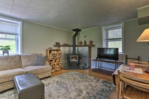 Idyllic Hellertown Cottage Patio And Fire Pit!