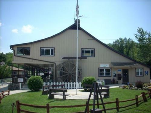 Round Top Premiere Cottage 4