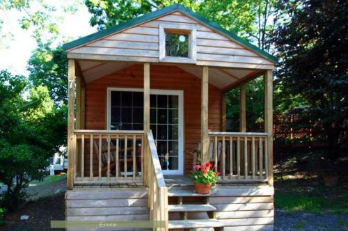 Round Top Premiere Cottage 4