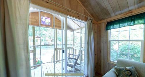 Round Top Premiere Cottage 4