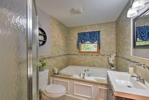 Poconos Home With Game Room-10 Mi To Camelback!