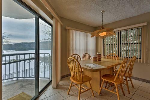 Apartamento Lakefront Lake Harmony Condo With View Near Skiing!