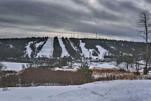 Apartamento Lakefront Lake Harmony Condo With View Near Skiing!