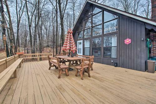 Secluded Poconos Cabin With Big Bass Amenities!
