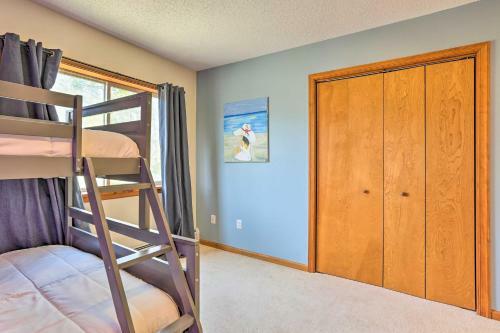 Spacious Outdoor Haven In The Hideout With Deck