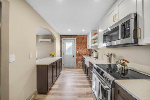 Luxury Apartment In Historic Carriage House