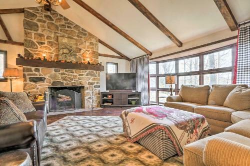 Macungie Cabin With Fireplace Near Bear Creek Skiing!