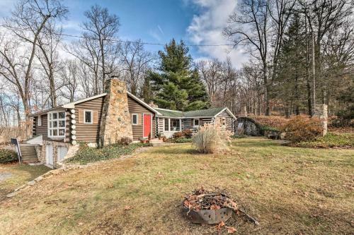 Macungie Cabin With Fireplace Near Bear Creek Skiing!