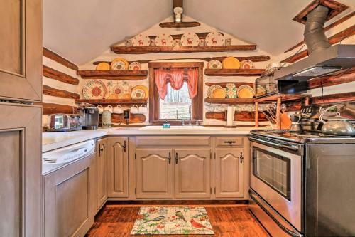 Macungie Cabin With Fireplace Near Bear Creek Skiing!