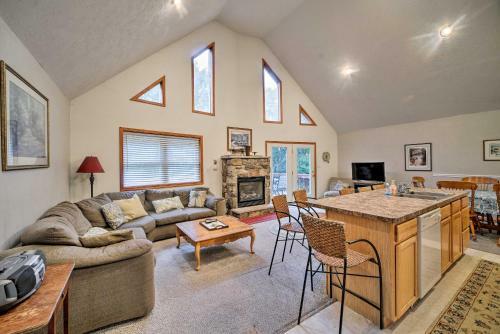 Lake Harmony Home With Hot Tub, Deck And Game Room