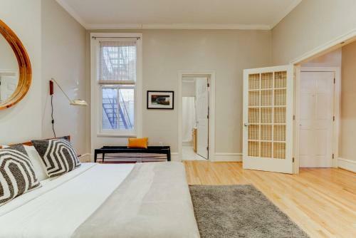 Apartamento Walk Everywhere From Stunning Architectural Flat!