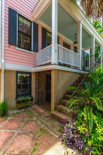 The Most Charming Old Brick Alley In Charleston