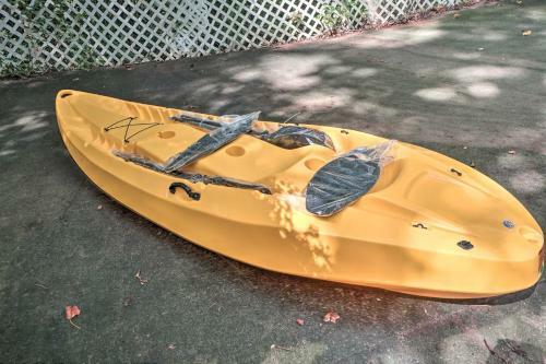 Lovely Lakefront Home With Deck, Kayak Available