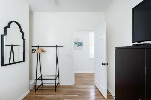 Soak Up The Light At A Chic Duplex 6 Blocks From King Street