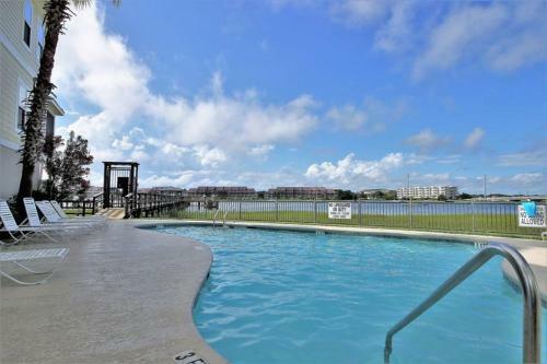 101 Waters Edge - Pool