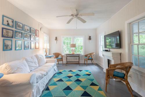 808 E Ashley - The Board And Batten - 3 Bedrooms Near Ocean
