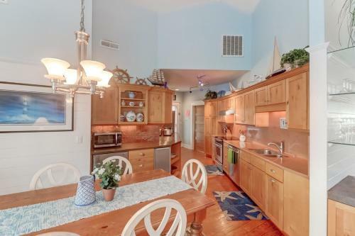513 East Arctic