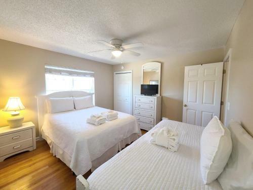 225 East Arctic