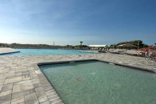 Apartamento Beachfront Resort Condo Pool, Tennis, Gym, Etc!