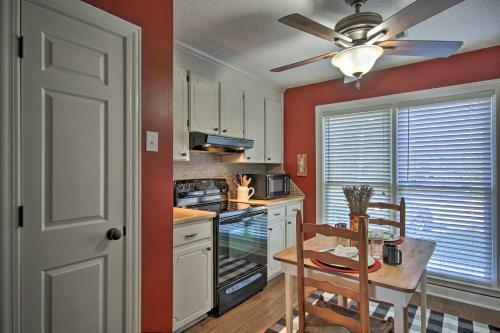 Apartamento Spacious Greenwood Getaway - 2 Mi To Main St!