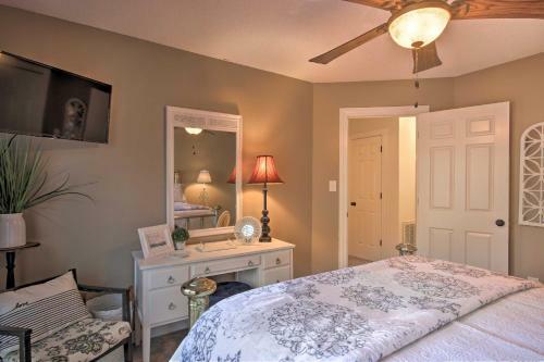 Apartamento Spacious Greenwood Getaway - 2 Mi To Main St!