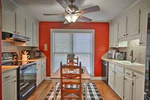 Apartamento Spacious Greenwood Getaway - 2 Mi To Main St!