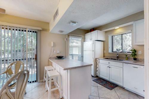 Hickory Cove 18
