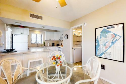 Hickory Cove 18