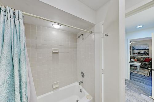 Apartamento Remodeled 2 Br, 2 Ba - Superior On Lagoon Condo
