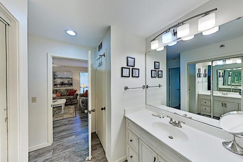 Apartamento Remodeled 2 Br, 2 Ba - Superior On Lagoon Condo