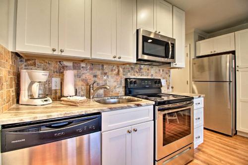 Updated Resort Villa With Pool Access, Steps To Beach