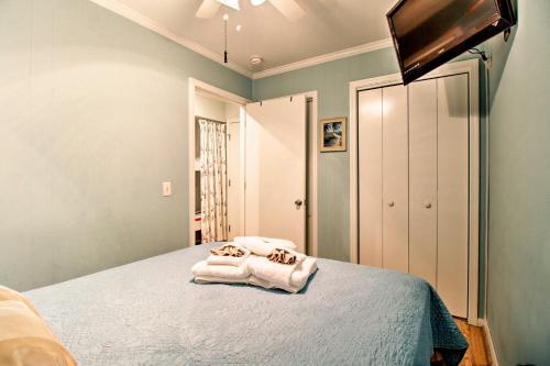 Updated Resort Villa With Pool Access, Steps To Beach