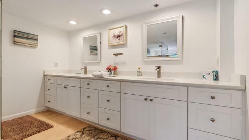 3426 Villamare
