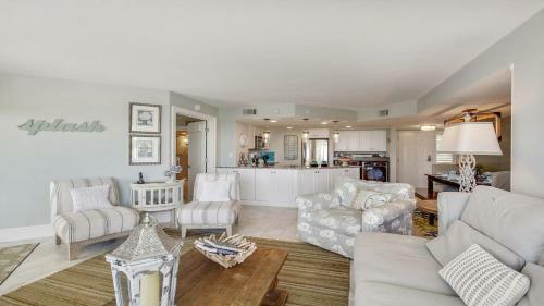 1206 Villamare Villas