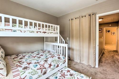 Beach Pebble Townhome About Quarter Mile To Ocean!