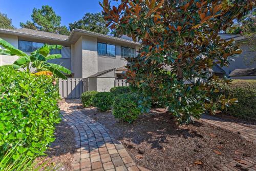 Beach Pebble Townhome About Quarter Mile To Ocean!