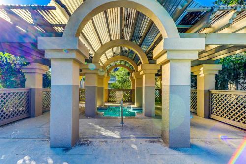 Colonade Club 193