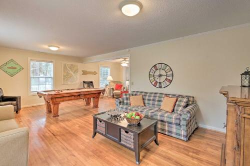 Hilton Head Golfers Getaway Waterfront Location!