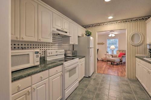 Hilton Head Golfers Getaway Waterfront Location!