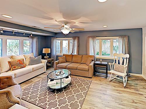New Listing! Cute Home With Big Backyard, Near Beach Home