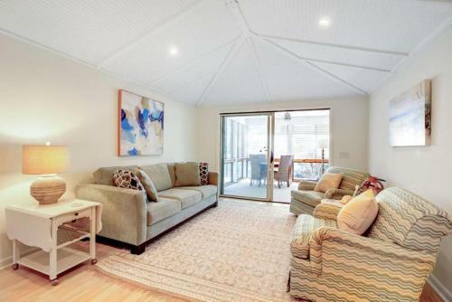 3 Twin Oaks Lane