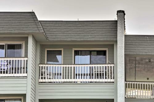 Apartamento Isle Of Palms Beachfront Condo With Balcony And Pool!